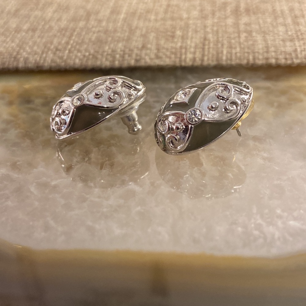 Xx gifted 2025] Joan Rivers olive enamel silver earrings .75” - Picture 6 of 8